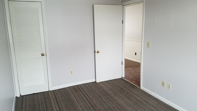 Building Photo - 595 Rock Beach Rd | Apt 4 | 1 BD/1 BA | Ir...