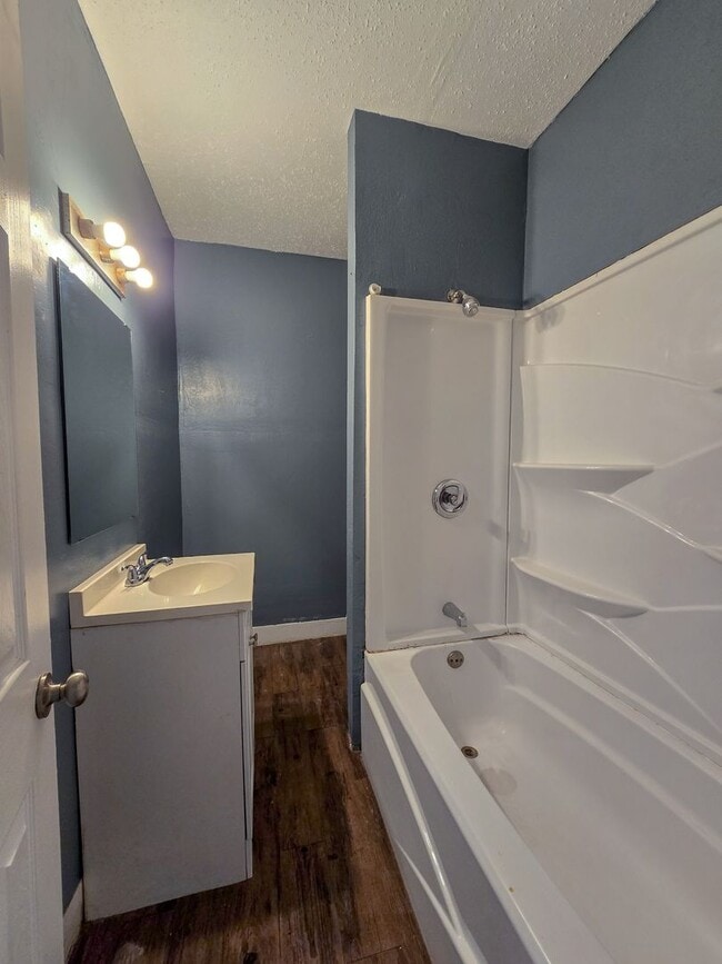 Building Photo - 3 Bed home in Shawnee!