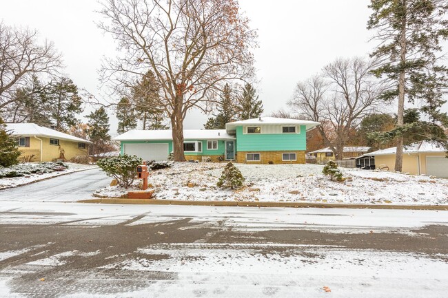 Building Photo - Great Roseville Home, Moundsview Schools, ...
