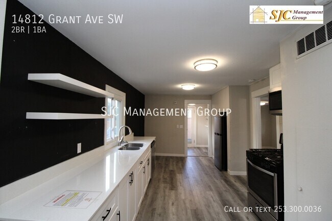 Building Photo - Two bed one bath single family home for re...