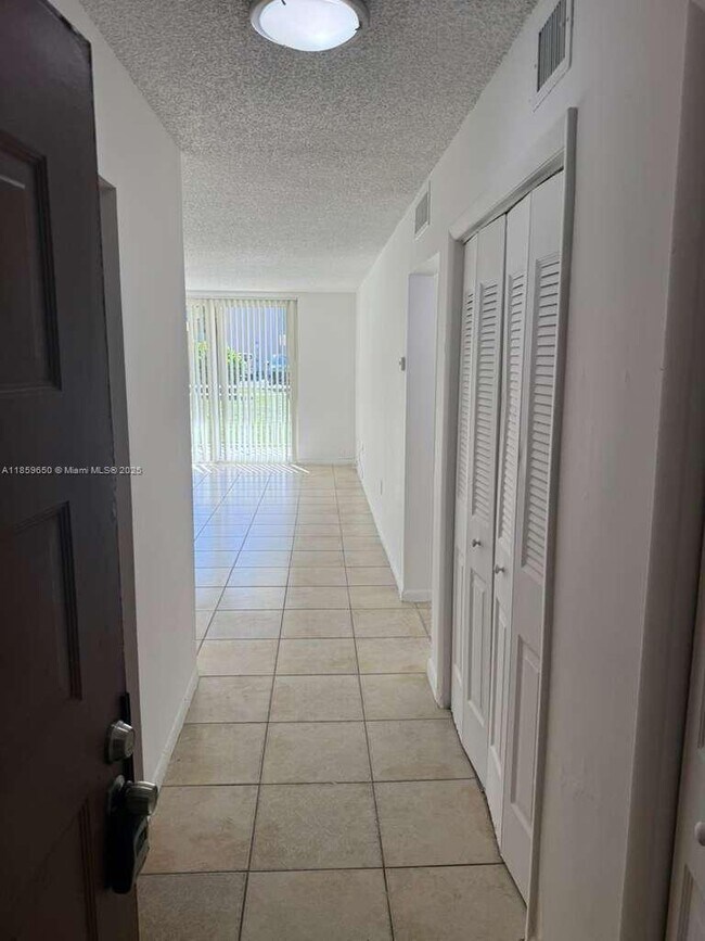Building Photo - 6930 Miami Gardens Dr