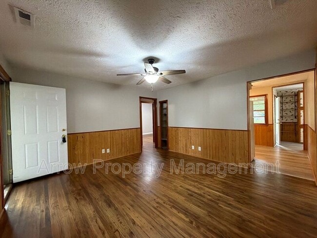 Building Photo - 2122 N 32nd St