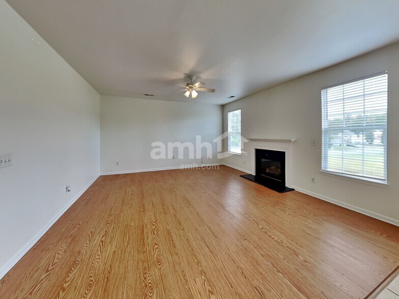 Building Photo - 13624 Whitebark Ct
