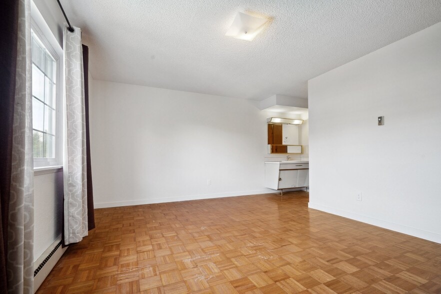 Building Photo - 3425 S 176th St