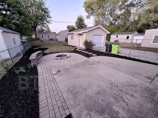 Building Photo - 921 W Purtscher Dr