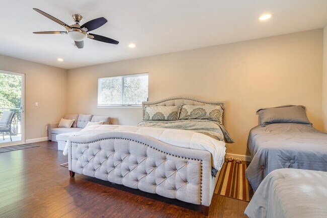 Building Photo - 1000 Monterey Rd