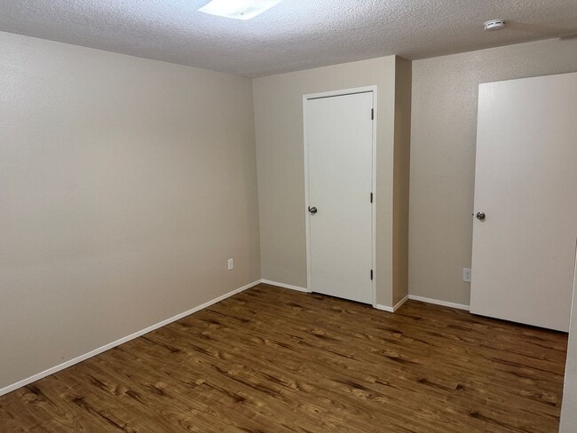 Building Photo - Spacious 2br/1.5ba 2-level Apt with washer/dryer included