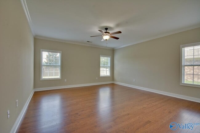 Building Photo - 112 SW Autumn Cove Dr