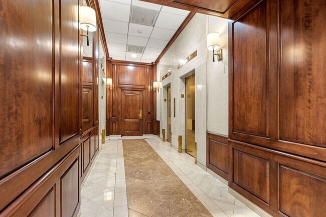 Building Photo - 2 Hawthorne Pl