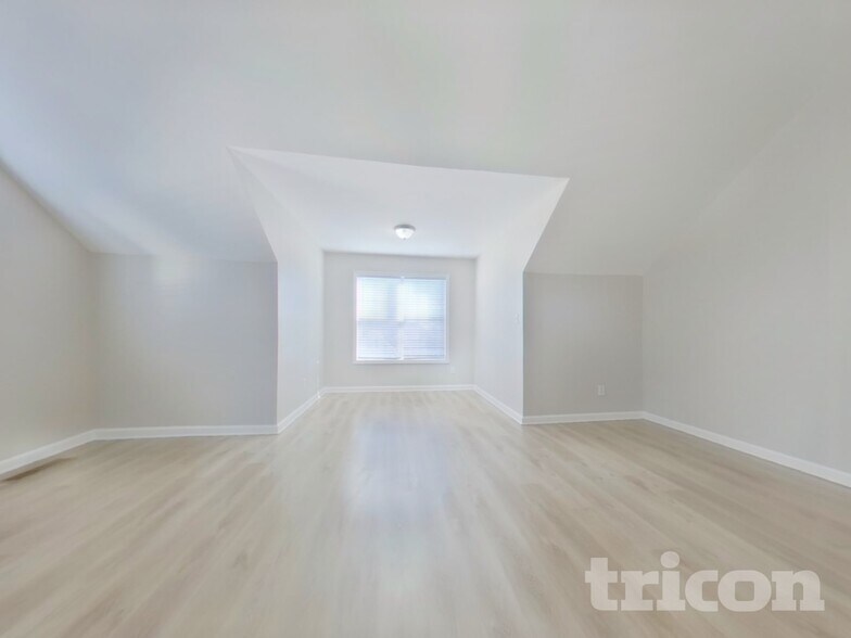 Building Photo - 890 Georgian Hills Dr