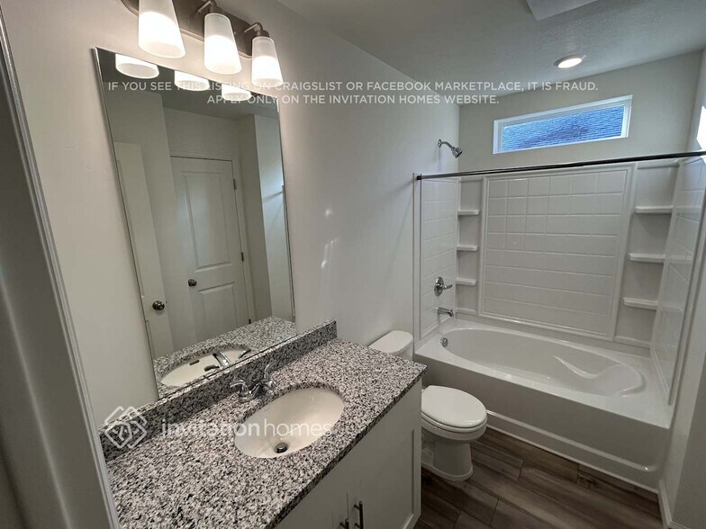 Building Photo - 322 N Broadway Dr