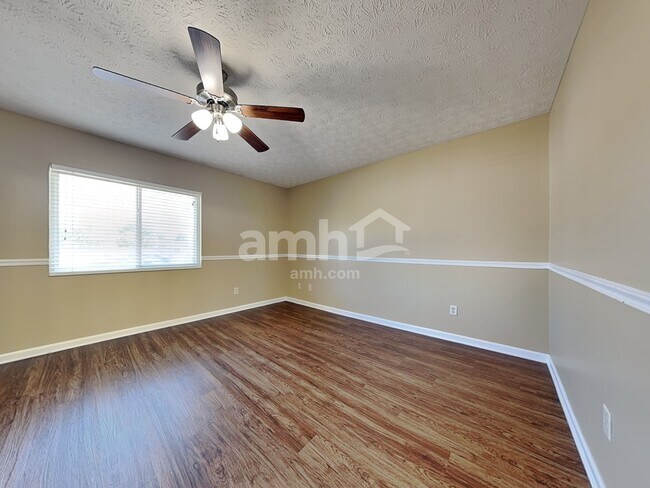 Building Photo - 1115 Sunset Dr