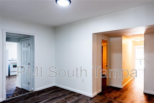 Building Photo - 3402 W Van Buren Dr
