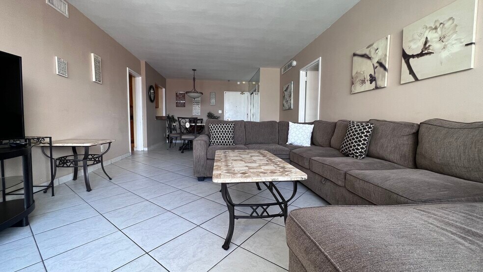 Building Photo - 5161 Collins Ave