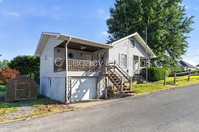 Building Photo - 200 Reeves Ave