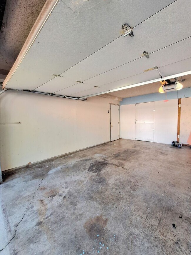 Building Photo - Beautifully Remodeled Two-story 2bd Condo ...