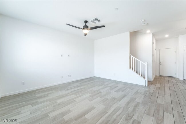 Building Photo - 5730 Sky Pointe Dr