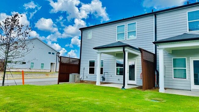 Building Photo - 690 Gabby Pt SW