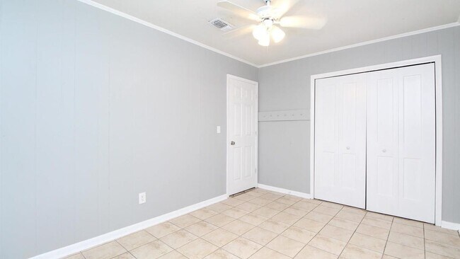Building Photo - 6618 Applegate St