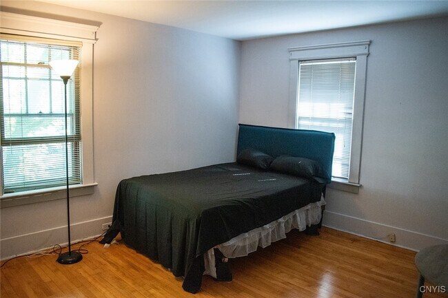 Building Photo - 544 Clarendon St