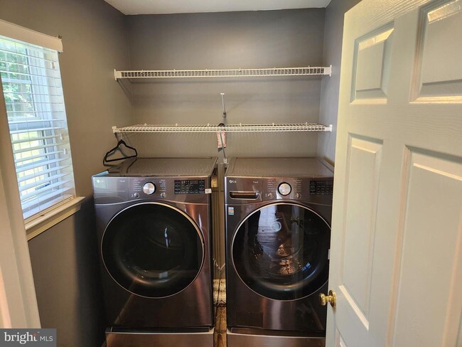 Building Photo - 4893 Frishman Ct