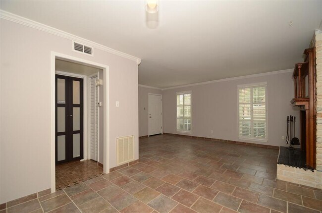 Building Photo - 6402 Del Monte Dr