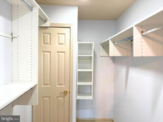 Building Photo - 10706 Kings Riding Way