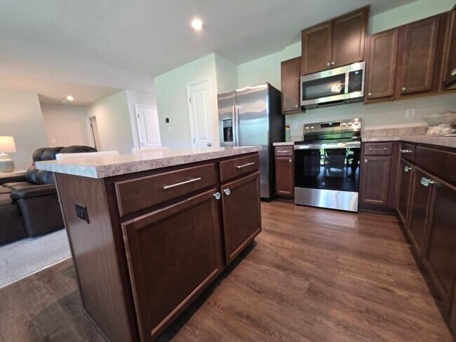 Building Photo - 38493 Barberry St