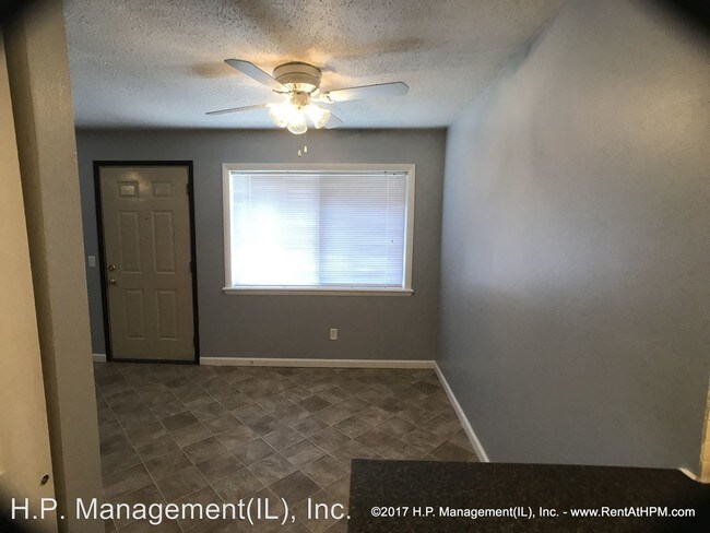 Building Photo - 1124 University Dr