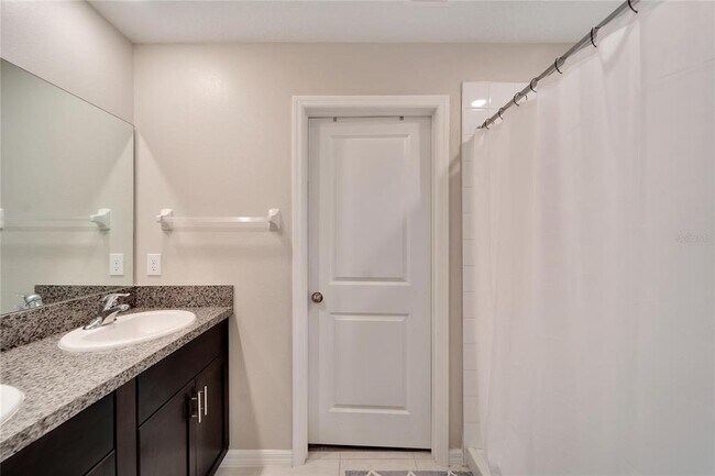 Building Photo - 403 Royal Empress Dr