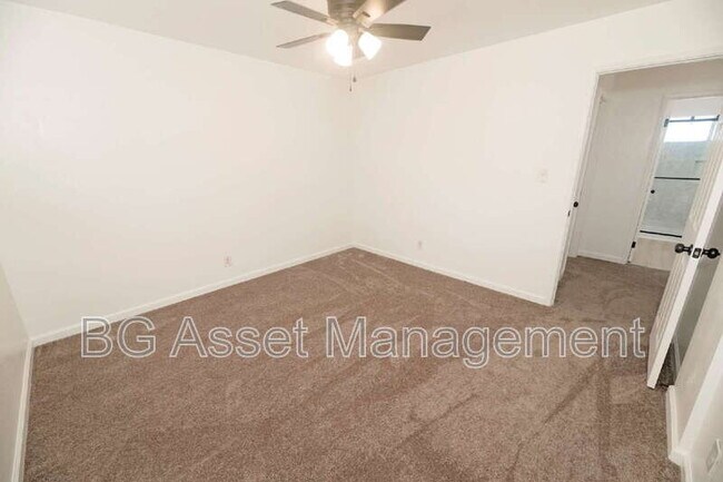 Building Photo - 547 Rodeo Ave