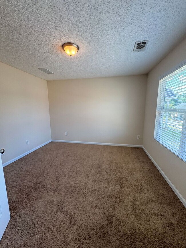 Building Photo - BRIDGEWATER HOME! PRE-LEASING FOR AUGUST 2026!