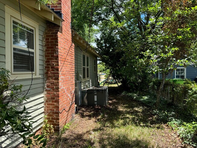 Building Photo - Cute Bungalow Near NC State Fairgrounds - Pet Friendly!