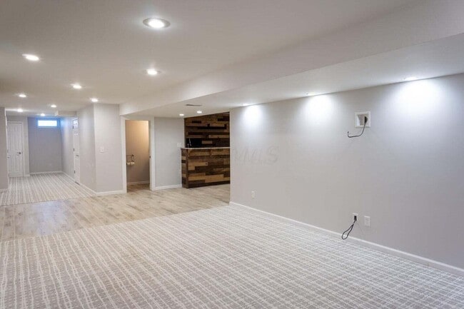 Building Photo - 7492 Fairfield Lakes Dr