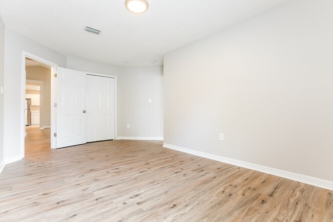 Building Photo - 4708 31st St Ct E