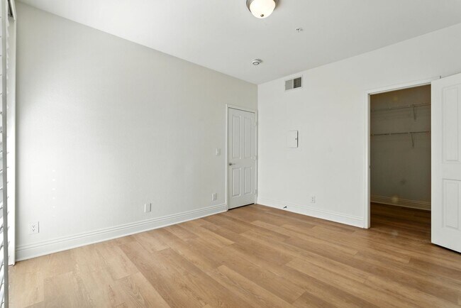 Building Photo - 22681 Oakgrove, 225