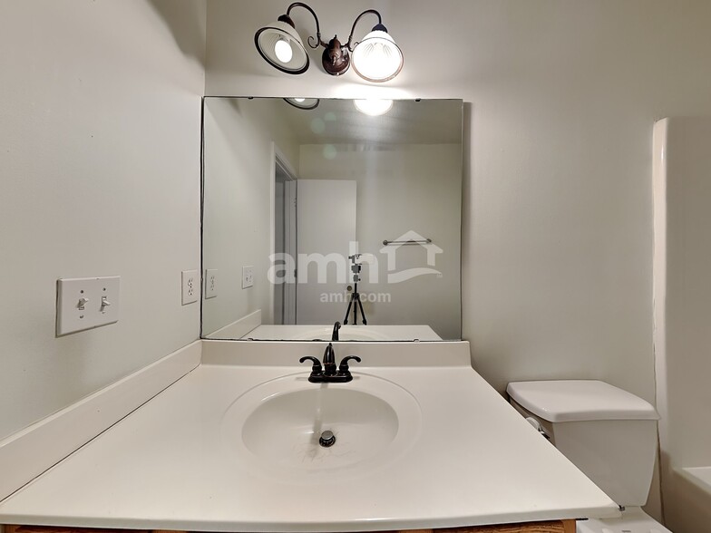Building Photo - 207 Riesling Way