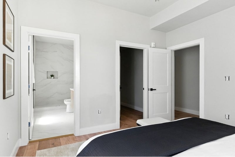 Building Photo - 34 Woodford St