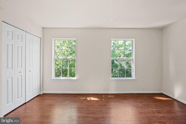 Building Photo - 1330 Hampshire Dr