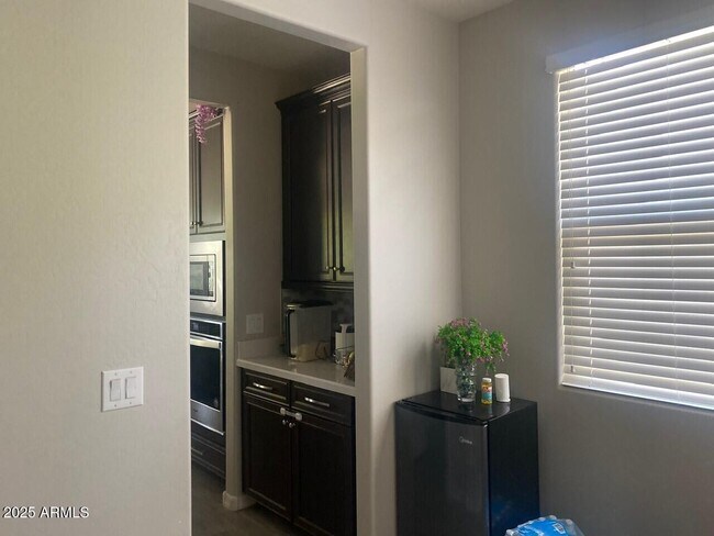 Building Photo - 1381 E Scorpio Pl