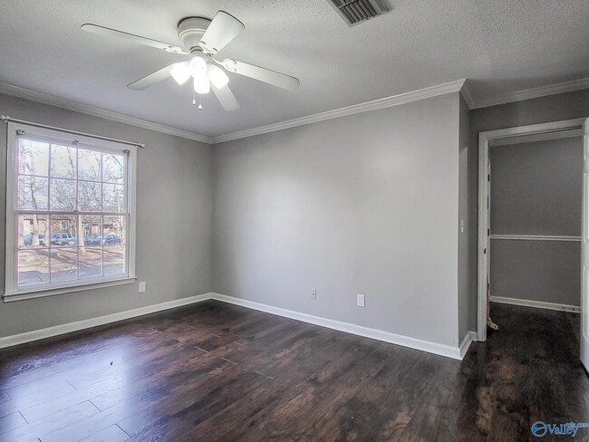 Building Photo - 2020 Woodlawn Dr SW