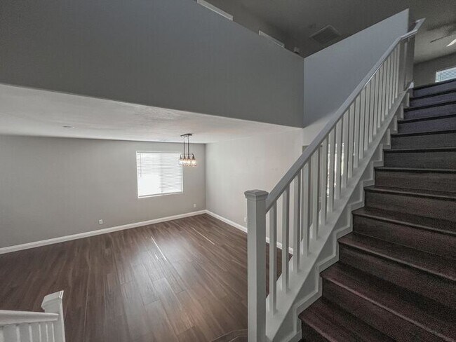 Building Photo - Stunning 5-Bedroom Home in Gated Community...