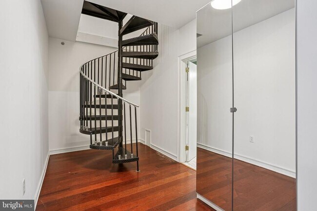 Building Photo - 810 N Hancock St