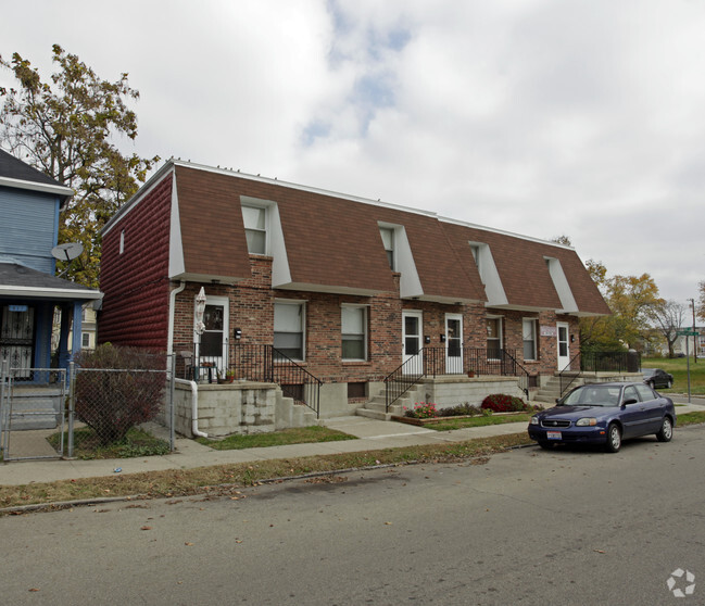 Building Photo - Holt Manor