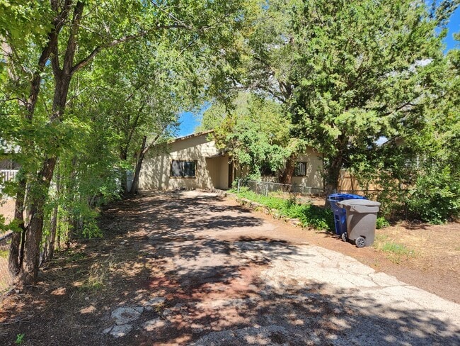Primary Photo - AVAILABLE NOW! 3-Bed 2-Bath Home in Sunnyside