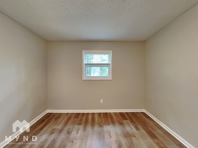 Building Photo - 549 Village Run