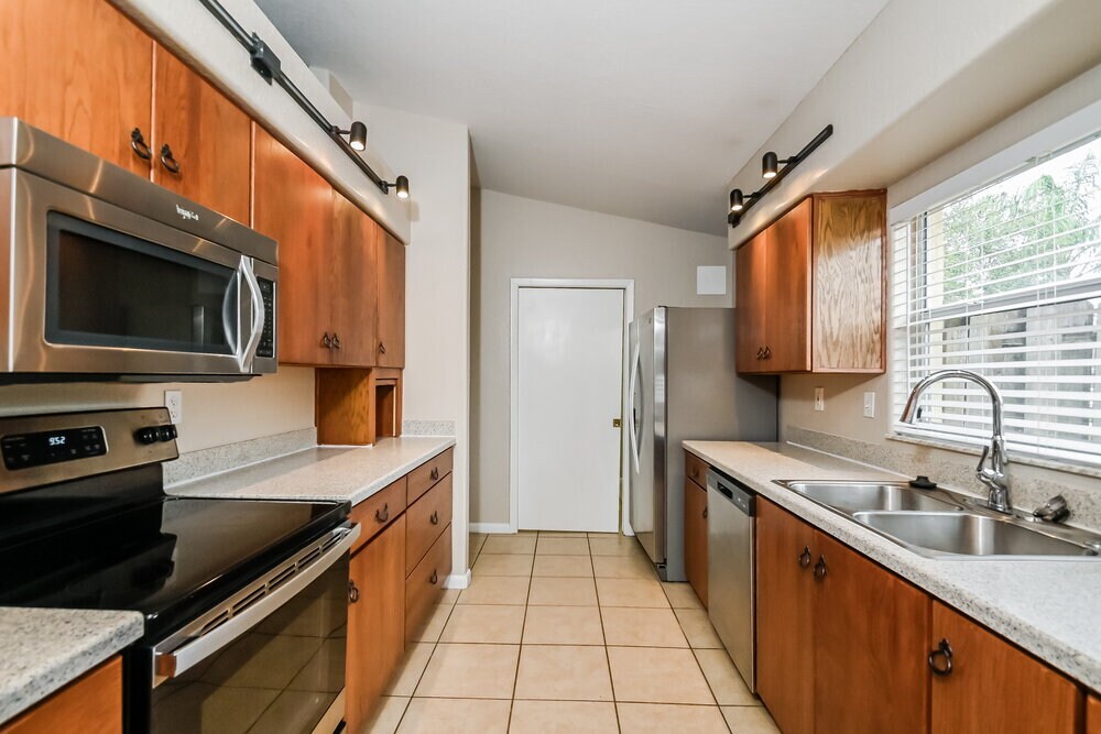 Building Photo - 1411 Forsyth Way