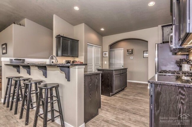 Building Photo - 4368 SW Umatilla Ave