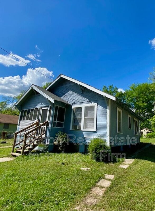 Building Photo - 3240 Jackson St