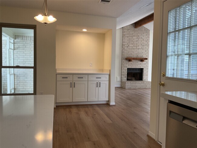 Building Photo - 28 E Lance Leaf Rd